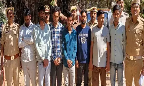 UP: జీతం ఇవ్వలేదని యూపీలో గ్యాస్ సిలిండర్ల ట్రక్కు  చోరీ