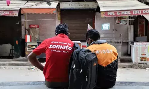 LPG Crisis : జొమాటో, స్విగ్గీలకు గ్యాస్ సెగ.. యుద్ధం దెబ్బకు 60 శాతం పడిపోయిన ఆర్డర్లు.