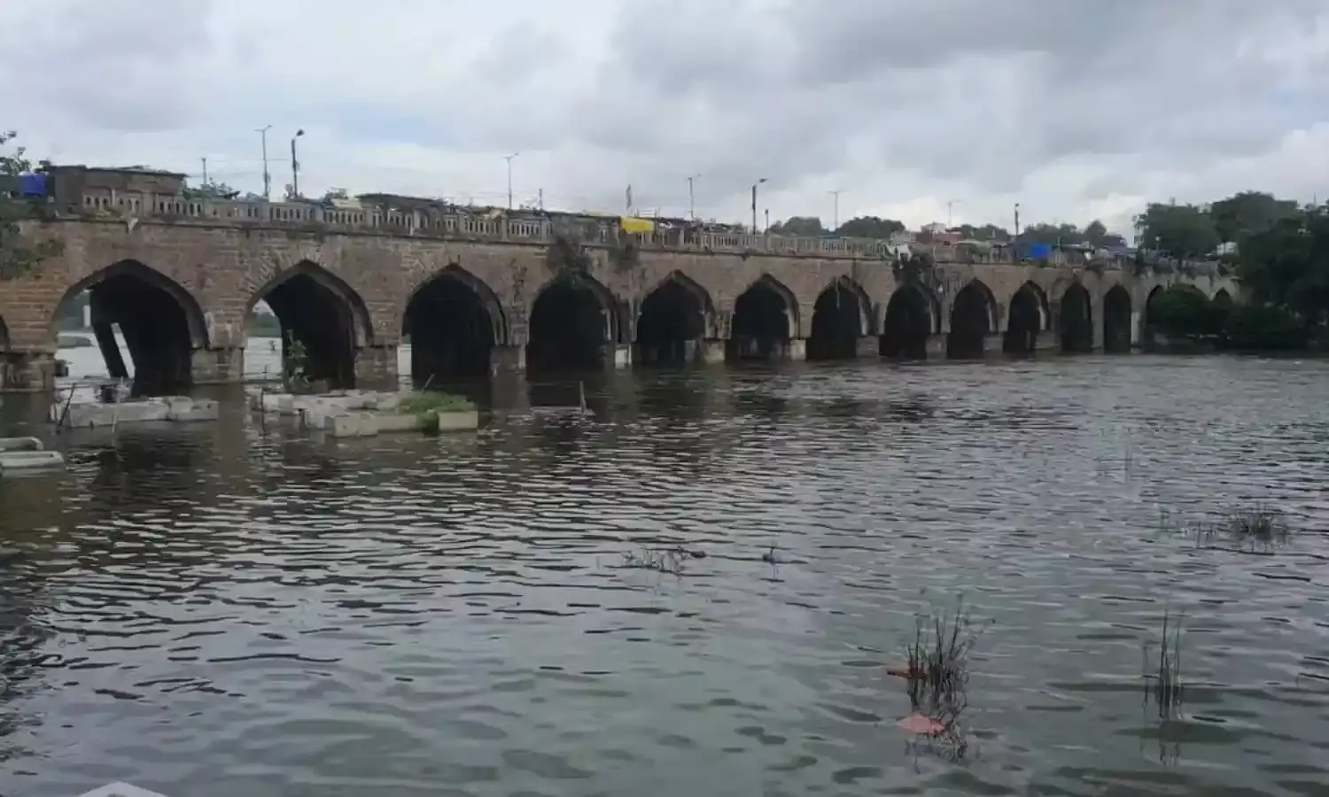Musi River : మూసీ నదికి మురికి వదలాల్సిందే.. Musi River : మూసీ నదికి మురికి వదలాల్సిందే..