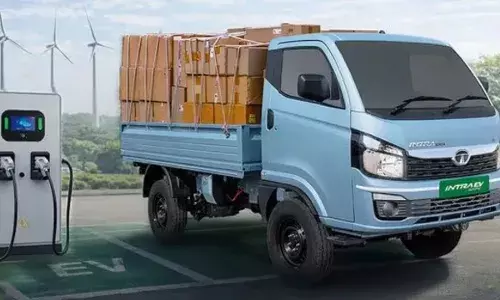 Tata Intra EV : సిటీ రోడ్లపై సైలెంట్ కిల్లర్.. సౌండ్ ఉండదు కానీ, ఎంత పనైనా పక్కాగా జరుగుతుంది. Tata Intra EV : సిటీ రోడ్లపై సైలెంట్ కిల్లర్.. సౌండ్ ఉండదు కానీ, ఎంత పనైనా పక్కాగా జరుగుతుంది.