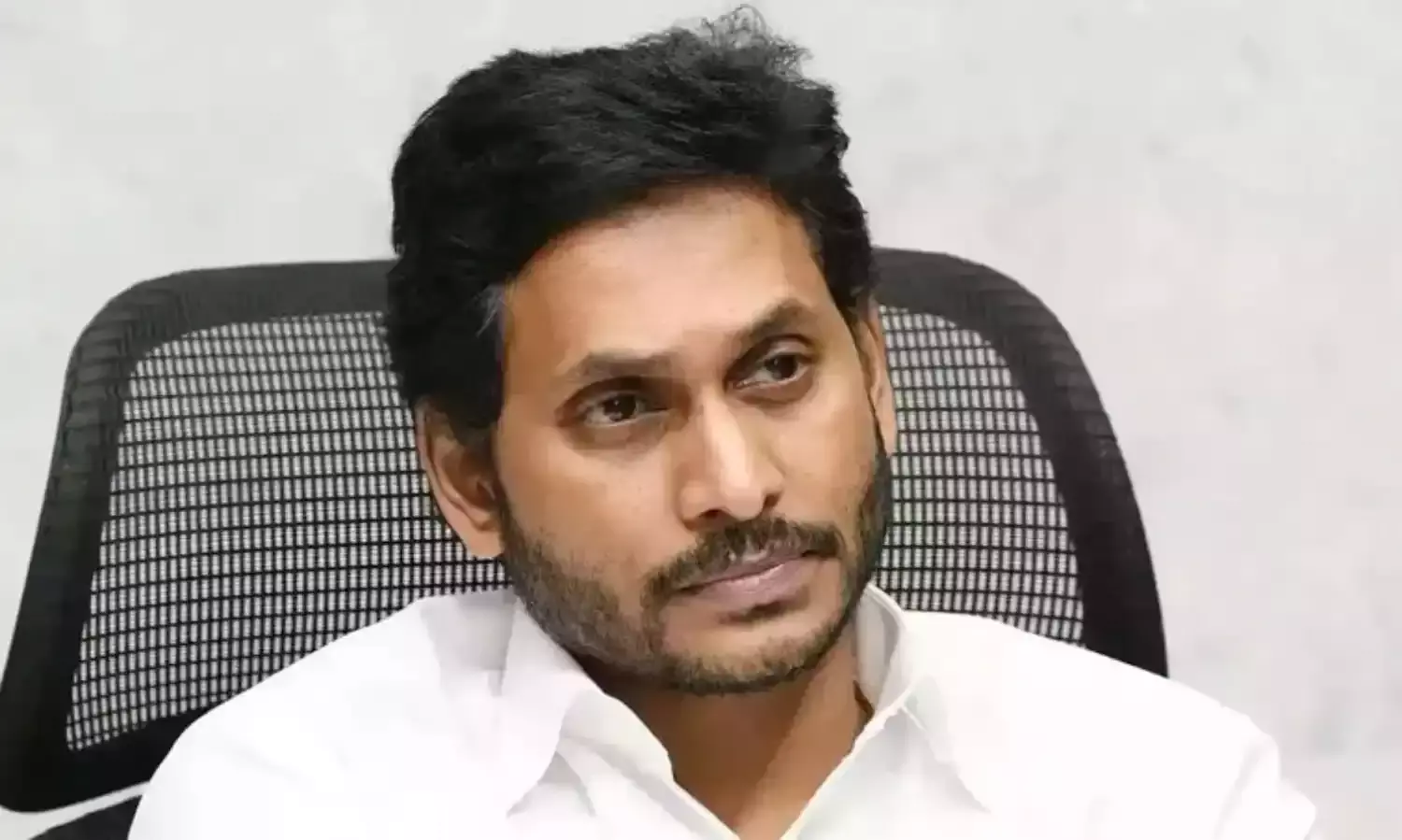 YS Jagan : అవినీతిని కవర్ చేయలేక జగన్ సతమతం..