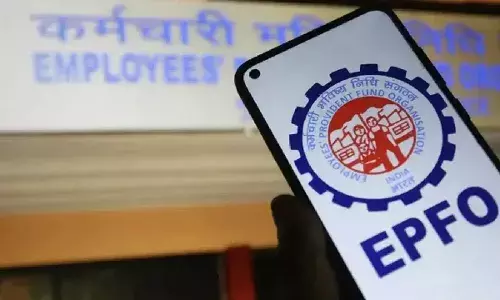 EPFO : పీఎఫ్ ఖాతాదారులకు డేంజర్ బెల్స్.. ఆ ఒక్క పొరపాటు చేస్తే మీ పెన్షన్ గోవిందా.