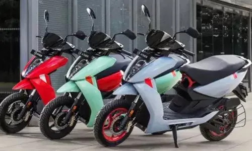 Electric Scooters : హాలీవుడ్ లెవల్ ఫీచర్లు.. ఈ టచ్‌స్క్రీన్ బండ్లు చూస్తే కళ్ళు చెదరాల్సిందే.
