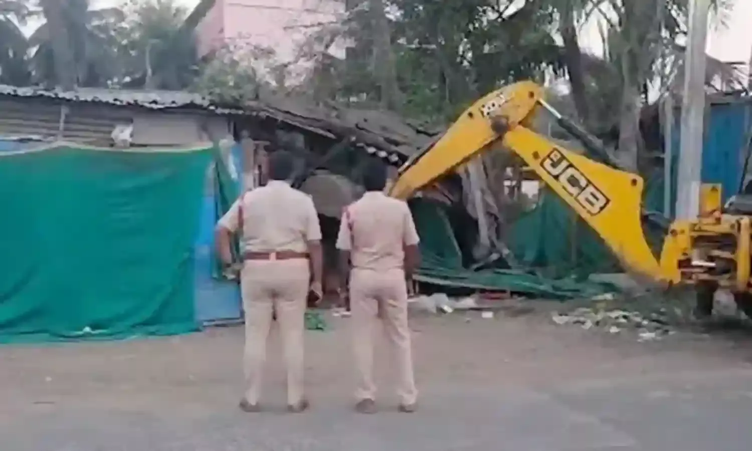 AP: పసిపాపపై అత్యాచారం.. నిందితుడి షాపు నేలమట్టం