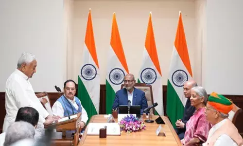 Nitish Kumar: ఢిల్లీ రాజకీయాల్లోకి నితీశ్ కుమార్.. రాజ్యసభ సభ్యుడిగా ప్రమాణం.. Nitish Kumar: ఢిల్లీ రాజకీయాల్లోకి నితీశ్ కుమార్.. రాజ్యసభ సభ్యుడిగా ప్రమాణం..