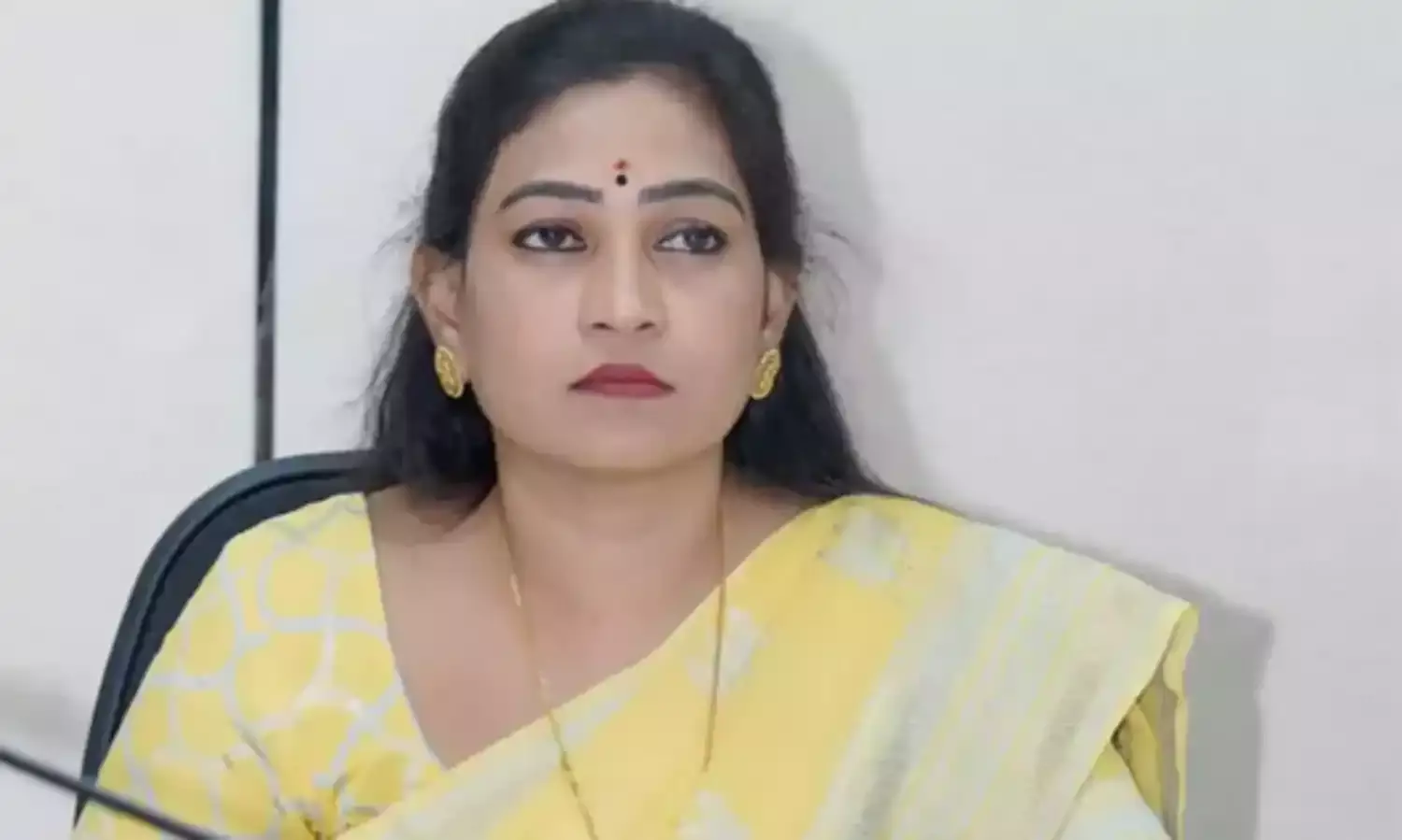 ANITHA:  వైసీపీకి వి వి గన్  అని పేరు పెట్టుకోండి