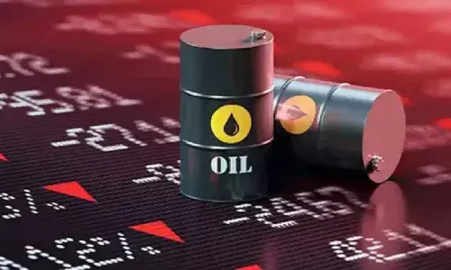 Crude Oil : కుప్పకూలిన క్రూడాయిల్.. ఆరేళ్లలో ఎన్నడూ లేని విధంగా చమురు ధరల పతనం.. పెట్రోల్ కష్టాలు తీరేనా?