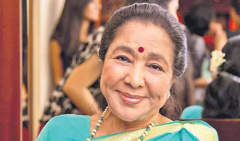 Asha Bhosle : గాయని ఆశా భోంస్లేకు గుండెపోటు... ఆసుపత్రికి తరలింపు Asha Bhosle : గాయని ఆశా భోంస్లేకు గుండెపోటు... ఆసుపత్రికి తరలింపు