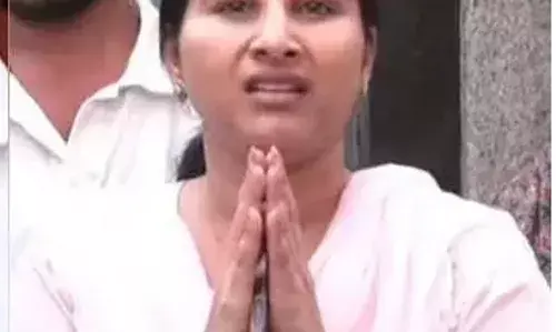 MANGLI: నాకు పాటలు పాడడమే తెలుసు.. మోసం చేయడం తెలీదు