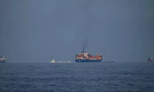 Hormuz Strait: హర్మూజ్ జలసంధి వద్ద నిలిచిన 15 భారత నౌకలు