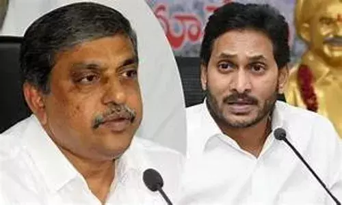 YSRCP : సజ్జల ట్రాప్ లో జగన్.. పార్టీలో కల్లోలం..!