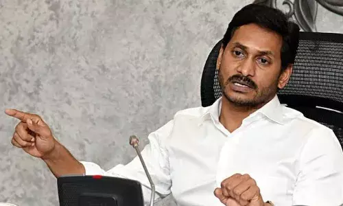 YS Jagan : విజయమ్మపై జగన్ కోపం.. సమర్థిస్తున్న వైసీపీ బ్యాచ్..!