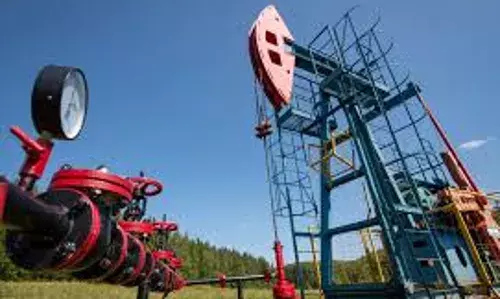 Russian oil: రష్యా చమురుపై అమెరికా యూటర్న్.. ఆంక్షలకు తాత్కాలిక సడలింపు