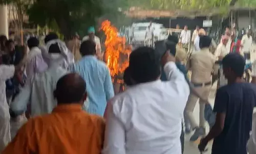 TGSRTC: ఆర్టీసీ కార్మికులూ తొందరపడకండి