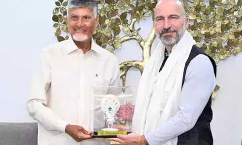 AP: ఉబర్ ప్రతినిధులతో చంద్రబాబు చర్చలు
