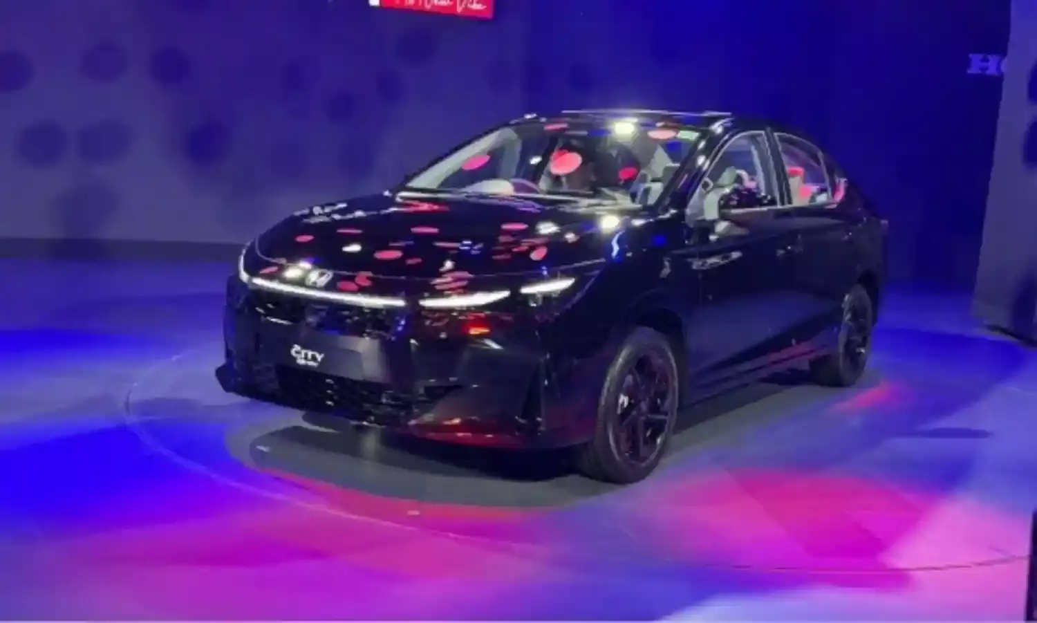 Honda City Facelift : అల్ట్రా మోడ్రన్ ఫీచర్లు, మైండ్ బ్లోయింగ్ మైలేజ్‌.. సరికొత్త అవతారంలో హోండా సిటీ హవా.